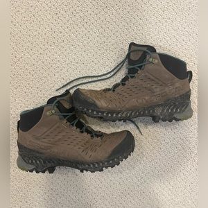 La Sportiva Mens Pyramid GTX hiking boot men’s size 10.5 US mocha/forest color